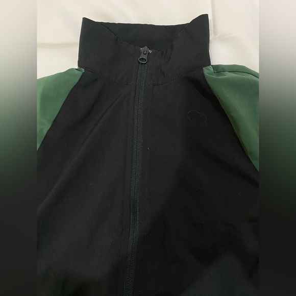 DIP XS fitness jacket 100% polyester RN# 29360 color black - green pre-owned - Picture 10 of 15